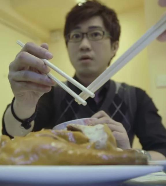 带男友见家长!爷爷看对方用筷子的方式秒反对:这人不能嫁 几年后应验了!