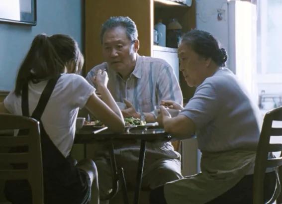 带男友见家长!爷爷看对方用筷子的方式秒反对:这人不能嫁 几年后应验了!