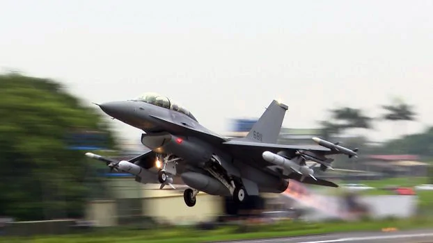 今年五月汉光演习战备跑道起降，改良升级F-16V首次亮相。（RFA资料照、记者李宗翰摄）