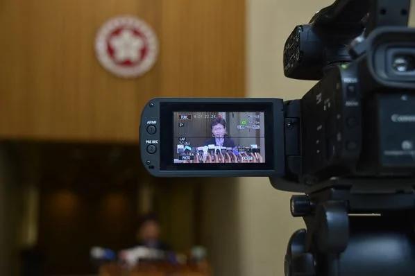 【老照片】郑月娥港大社会学高才生 处理社会问题弱智涉嫌学历造假