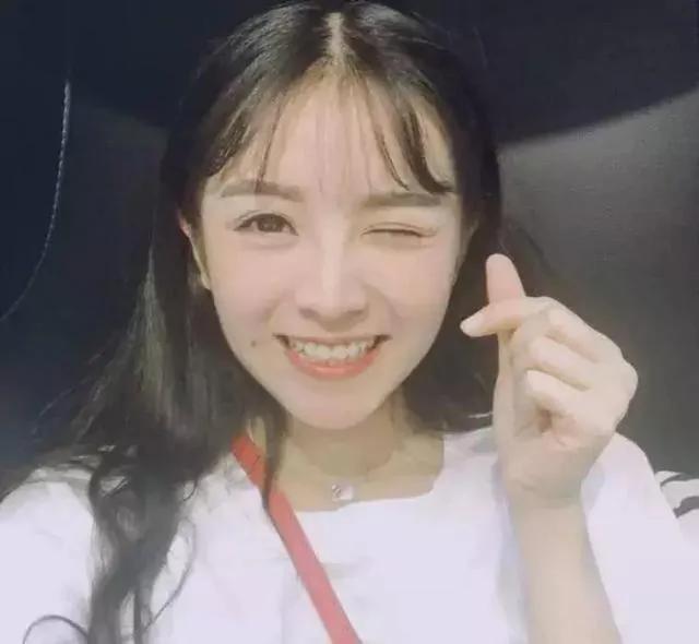 老照片:中国人拍照姿势的百年变迁!