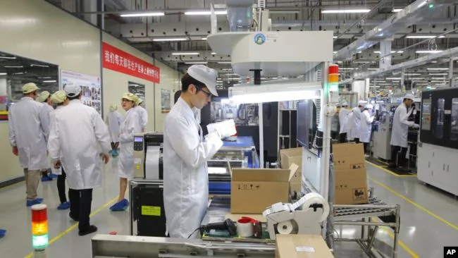 图为华为公司设在广东东莞的手机生产线（2019年3月6日摄）。