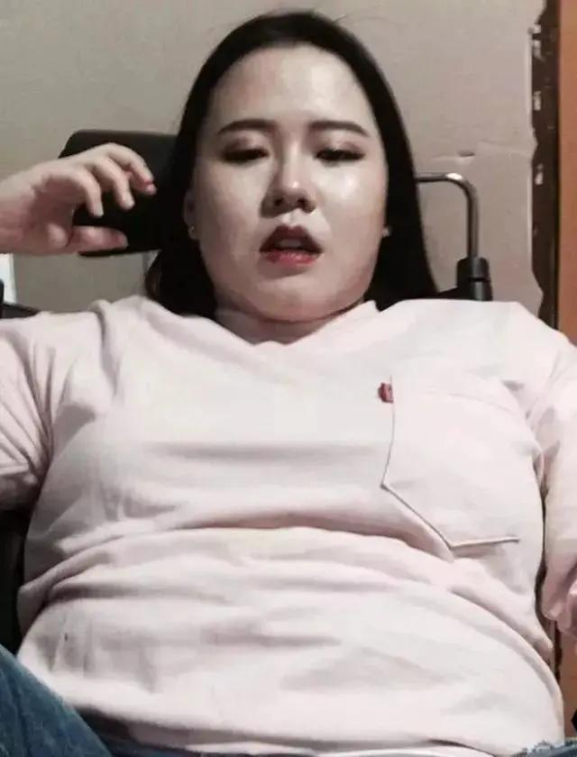 她被渣男劈腿后 狠心减掉半个自己 现「绝世美颜」让渣男疯狂求复合