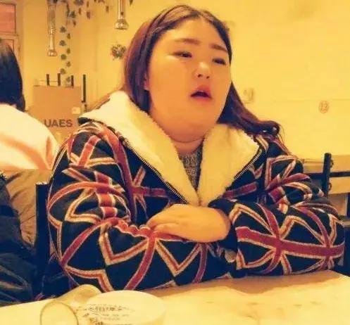 她被渣男劈腿后 狠心减掉半个自己 现「绝世美颜」让渣男疯狂求复合