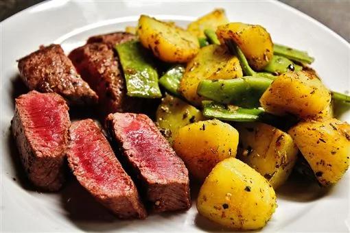 补血只能吃牛肉?这几样含铁量竟也很高文蛤、鹅肝、花生!