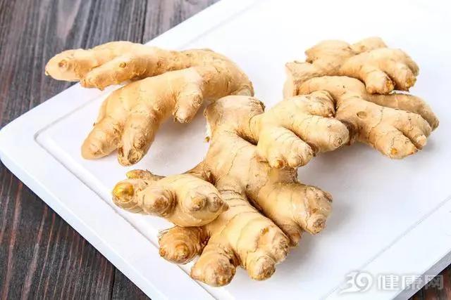 生姜被称为“穷人的医生” 它有三大功效!可惜3类人不宜吃