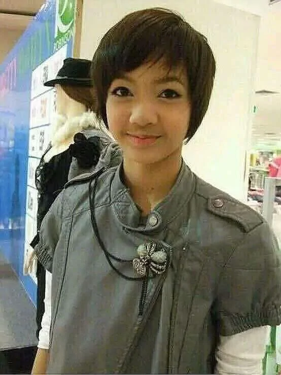Lisa出道前照片被曝光 真的是本人吗? * 阿波罗新闻网