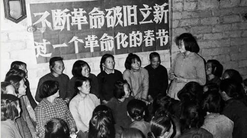 对比过年与春联 “新旧社会”迥然不同