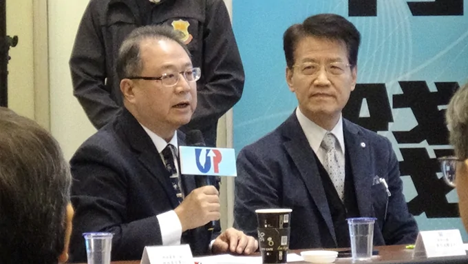 台灣淡江大學戰略研究所副教授黃介正（左）（記者夏小華攝）