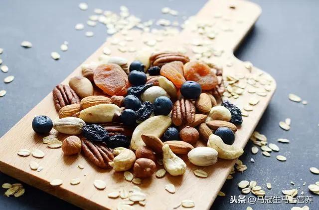 一把瓜子一勺油?坚果怎么吃才健康科学
