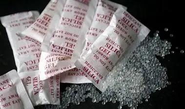 8岁男孩眼球被“融” 终身失明 原因竟是零食里的食品干燥剂