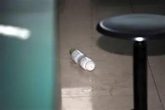 8岁男孩眼球被“融” 终身失明 原因竟是零食里的食品干燥剂
