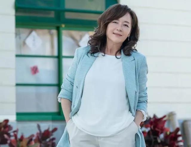 62岁影后恬妞近照曝光 皮肤紧致冻龄有术 曾被富豪骗婚至今单身 * 阿波罗新闻网
