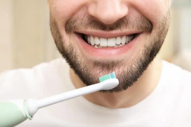 刷牙經常出血的人注意了可能暗示幾種病