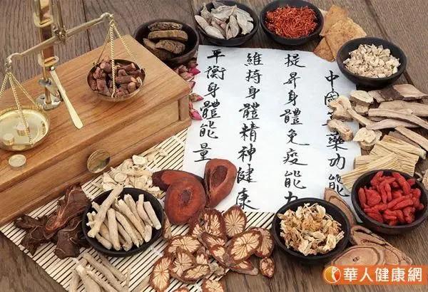 防疫先清热解毒、提升免疫力!老中医推荐这一味药方、艾灸5大穴位