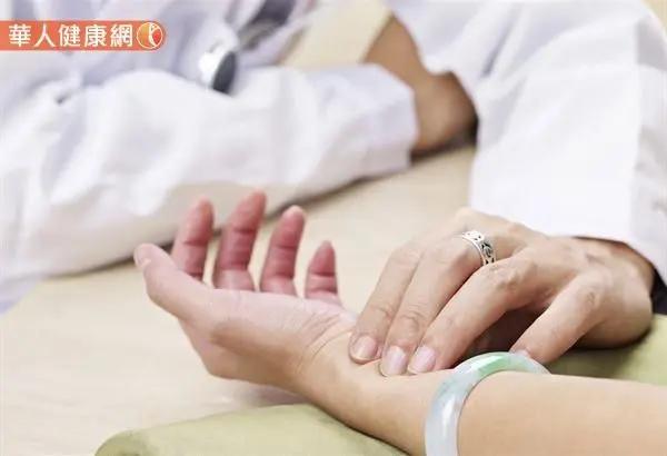 防疫先清热解毒、提升免疫力!老中医推荐这一味药方、艾灸5大穴位