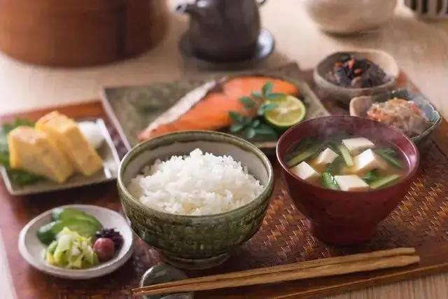 日本普通家庭的一日三餐看完終於明白：為啥日本人「長壽」了＊ 阿波羅新聞網