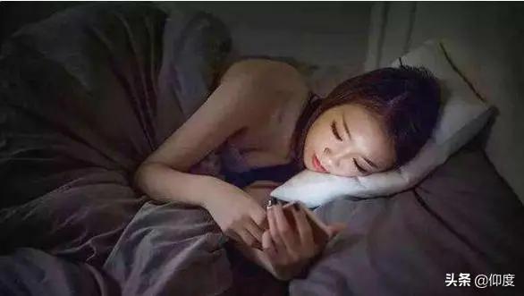 中国人“熬夜上瘾” 31.2%的人午夜不睡 为啥年轻人不爱睡觉?