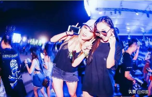 中国人“熬夜上瘾” 31.2%的人午夜不睡 为啥年轻人不爱睡觉?