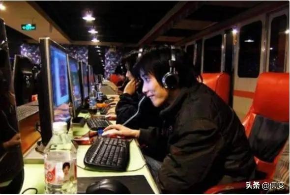 中国人“熬夜上瘾” 31.2%的人午夜不睡 为啥年轻人不爱睡觉?
