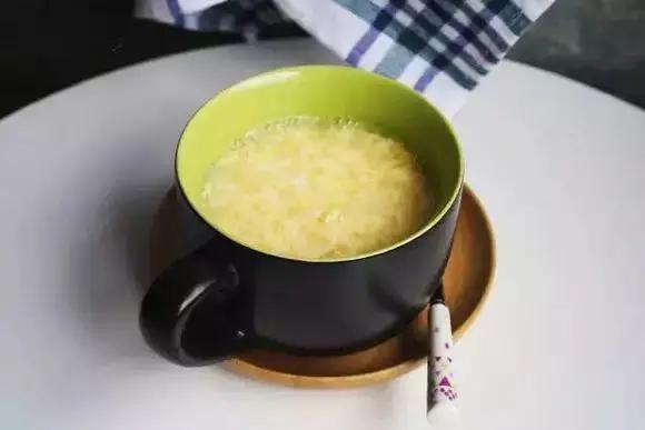 把蜂蜜倒在萝卜上 竟有这效果~一用一个准