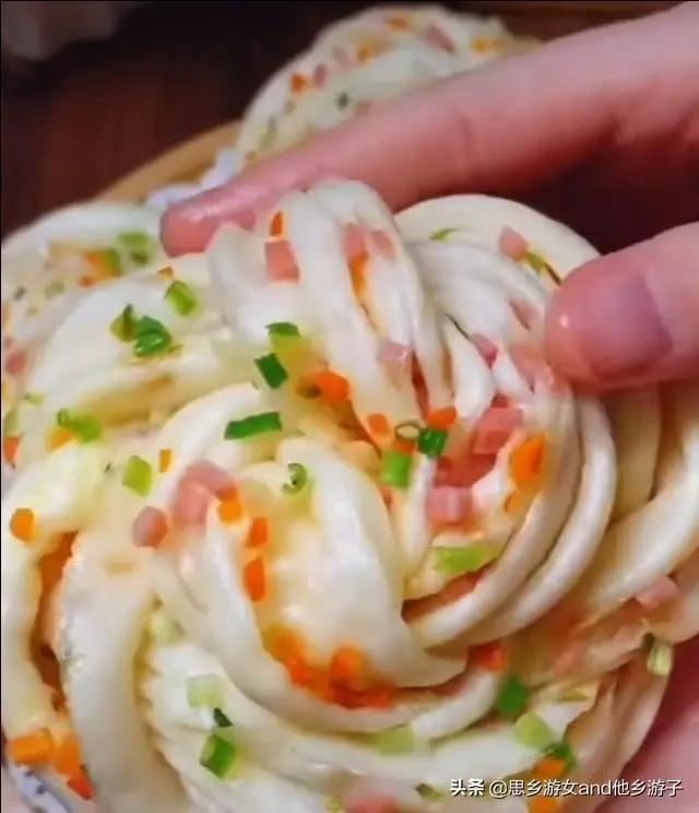 創意花式花捲 面、肉、菜三合一 搭配一碗粥菜都免了 1 20200609101952368