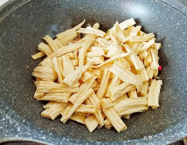 這才是腐竹最好吃的做法 食材調料要這麼搭 滑嫩清爽不油膩 5 20200619101338917