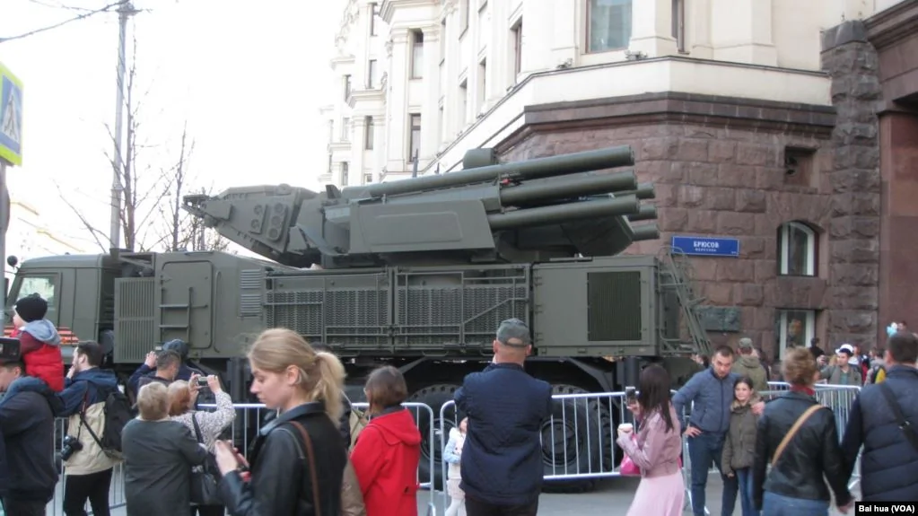 2019年5月二戰勝利紅場閱兵綵排時，在莫斯科街頭的「鎧甲-S1」防空系統。