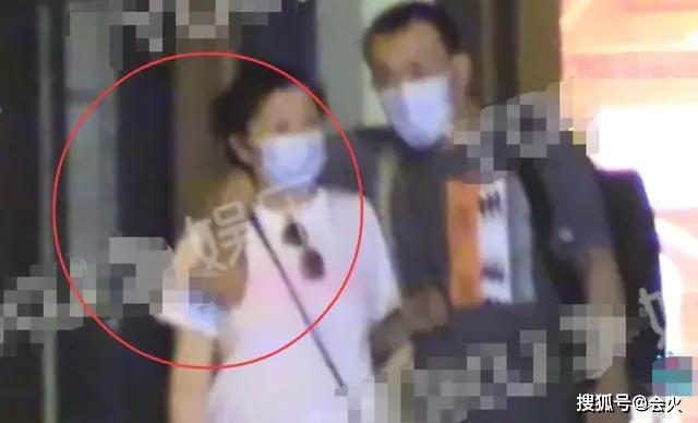 柏林影帝廖凡携妻与好友聚会 打扮低调似路人 妻子来头也不小