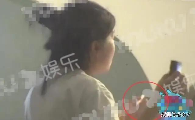 柏林影帝廖凡携妻与好友聚会 打扮低调似路人 妻子来头也不小