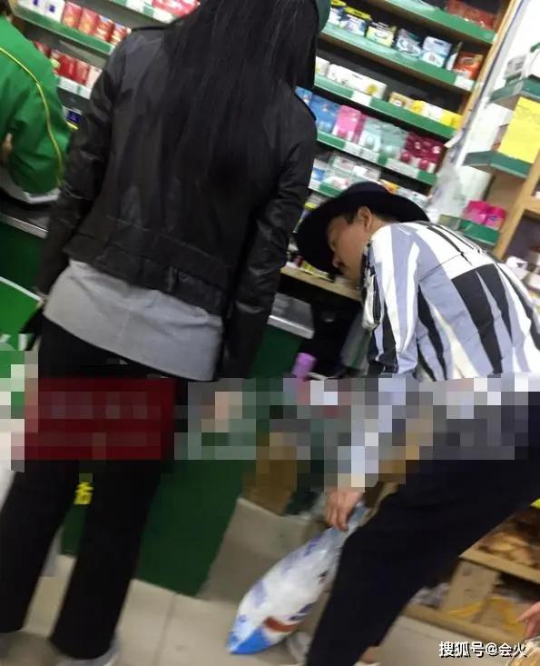 柏林影帝廖凡携妻与好友聚会 打扮低调似路人 妻子来头也不小