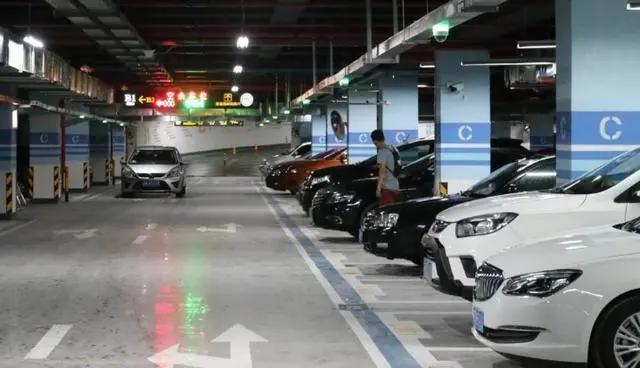停車時車頭在外還是車尾在外?老司機:搞清楚沒壞處 吃虧就晚了 4 20200704092239838