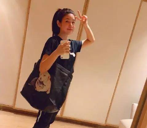 陈妍希卡点为陈晓庆生!3岁儿子小星星手拿棒糖罕见出镜