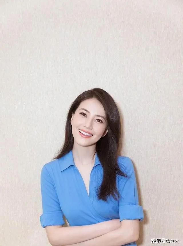 高圆圆获"演艺圈最美女星"称号 四年亚军终得冠