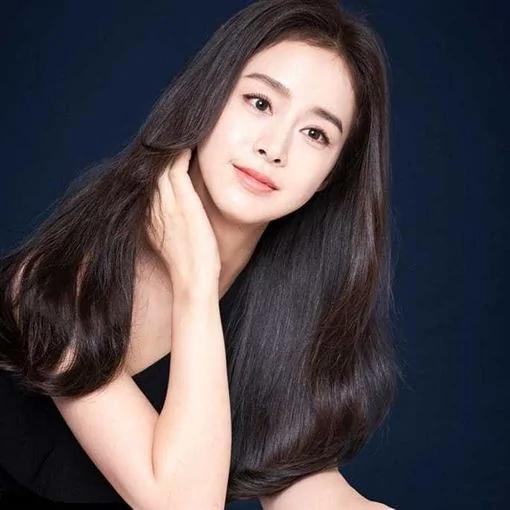 产后复出遭嫌老态…40岁金泰希惊人近照曝光