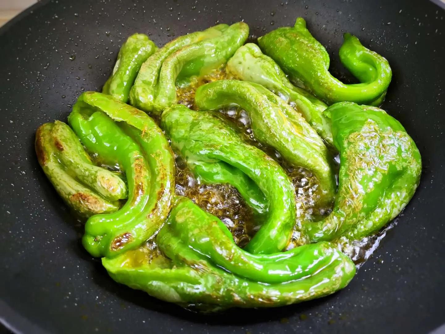 虎皮青椒的正確做法 少了這一步 難怪青椒不起皮更不入味! 29 20200708101559355