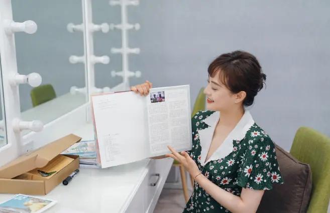 眼前一亮!孙俪久违长发造型曝光 穿碎花裙笑容温婉