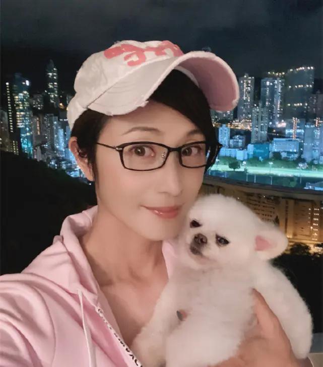 洪欣与陈法蓉聚会 6岁女儿罕露面 越大越漂亮像极了爸爸张丹峰