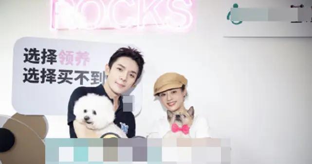 孙俪带儿女久违露面 等等“暴风抽高”到妈妈肩膀