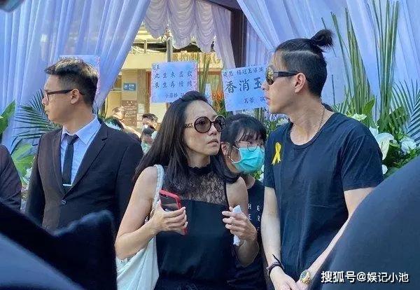 57岁偶像剧导演杨冠玉葬礼:林依晨哭得双眼通红