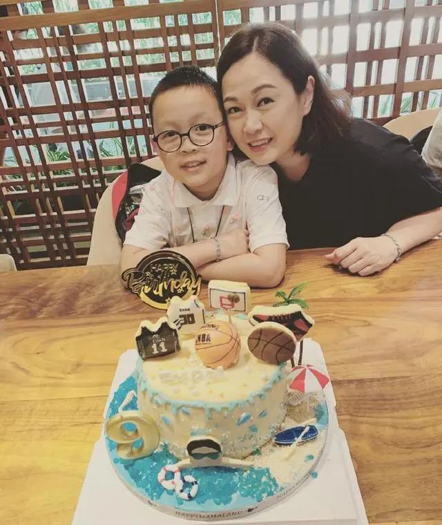 TVB最美配角今非昔比 一年10部戏扛起养儿重担 如今病痛缠身!