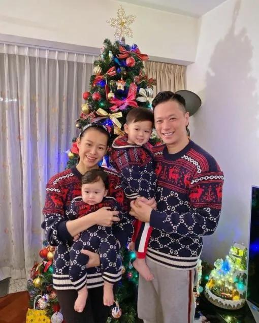 李乘德陪儿子理发 胡杏儿拍下父子同框侧脸 奕霆翻白眼表情萌化