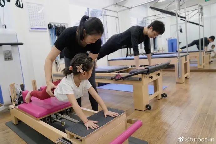 孙俪晒与女儿聊天记录 母女携手救助流浪猫 发文呼吁不要再有伤害