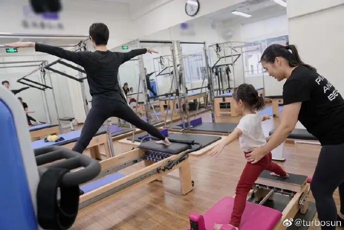 孙俪晒与女儿聊天记录 母女携手救助流浪猫 发文呼吁不要再有伤害