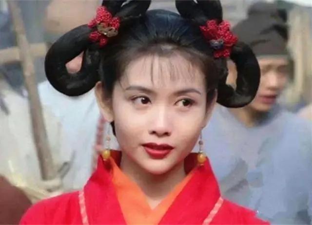 邱淑贞21岁女儿近照曝光 打扮成熟 被曝已暂停学业