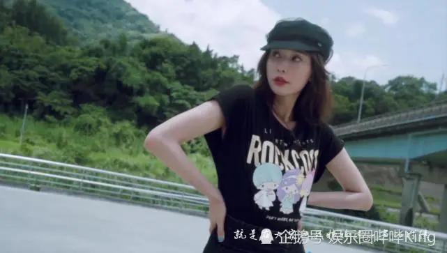 林志玲为公益拍写真 脚踩恨天高造型百变可盐可甜 与男子比心萌萌哒