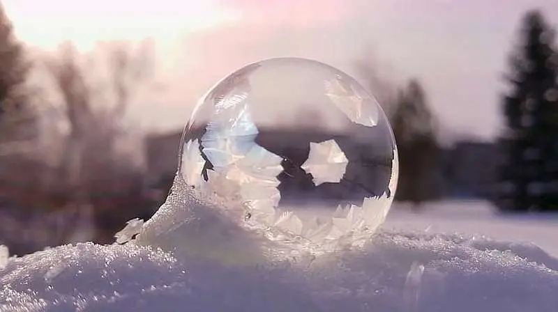 在零下26度户外吹泡泡，会发生什么反应？凝结的过程太美了！_好看视频