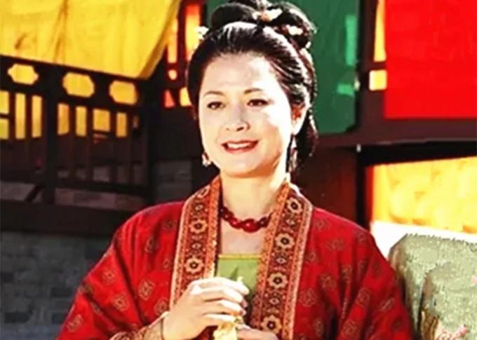 62岁著名设计师初步确诊!14天前与歌坛天后亲密合影 且没戴口罩