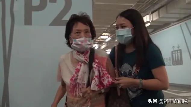 83岁余慕莲消瘦一圈靠拐行走 内地捐小学仍富贵 自言:我大把钱