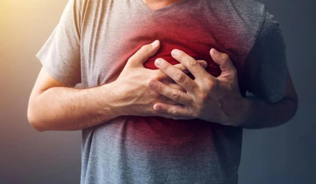 做過8000例手術的醫生透露 心梗發作前常出現8種預兆